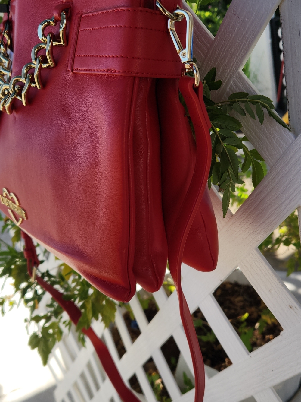 Love Moschino Red Satchel with Gold Heart-Chain - Picture 5 of 9